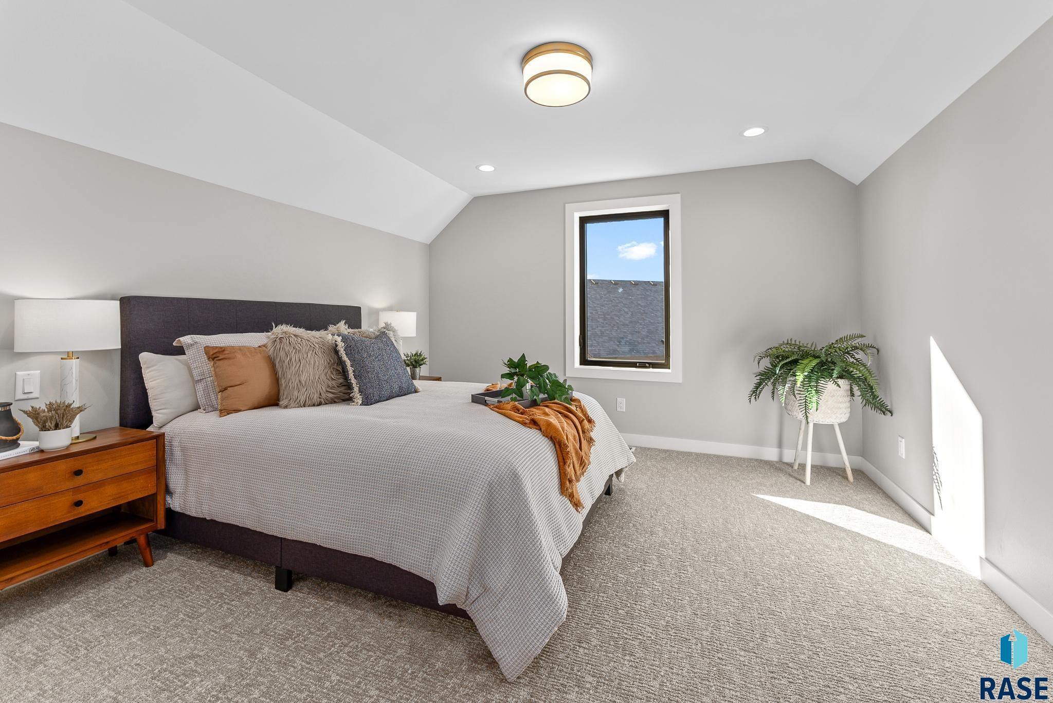 Sioux Falls, South Dakota, 57110, United States, 4 Bedrooms Bedrooms, ,3 BathroomsBathrooms,Residential,For Sale,2005284