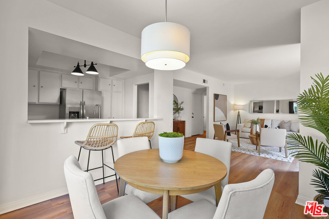 Los Angeles, California, 90025, United States, 2 Bedrooms Bedrooms, ,3 BathroomsBathrooms,Residential,For Sale,1940642
