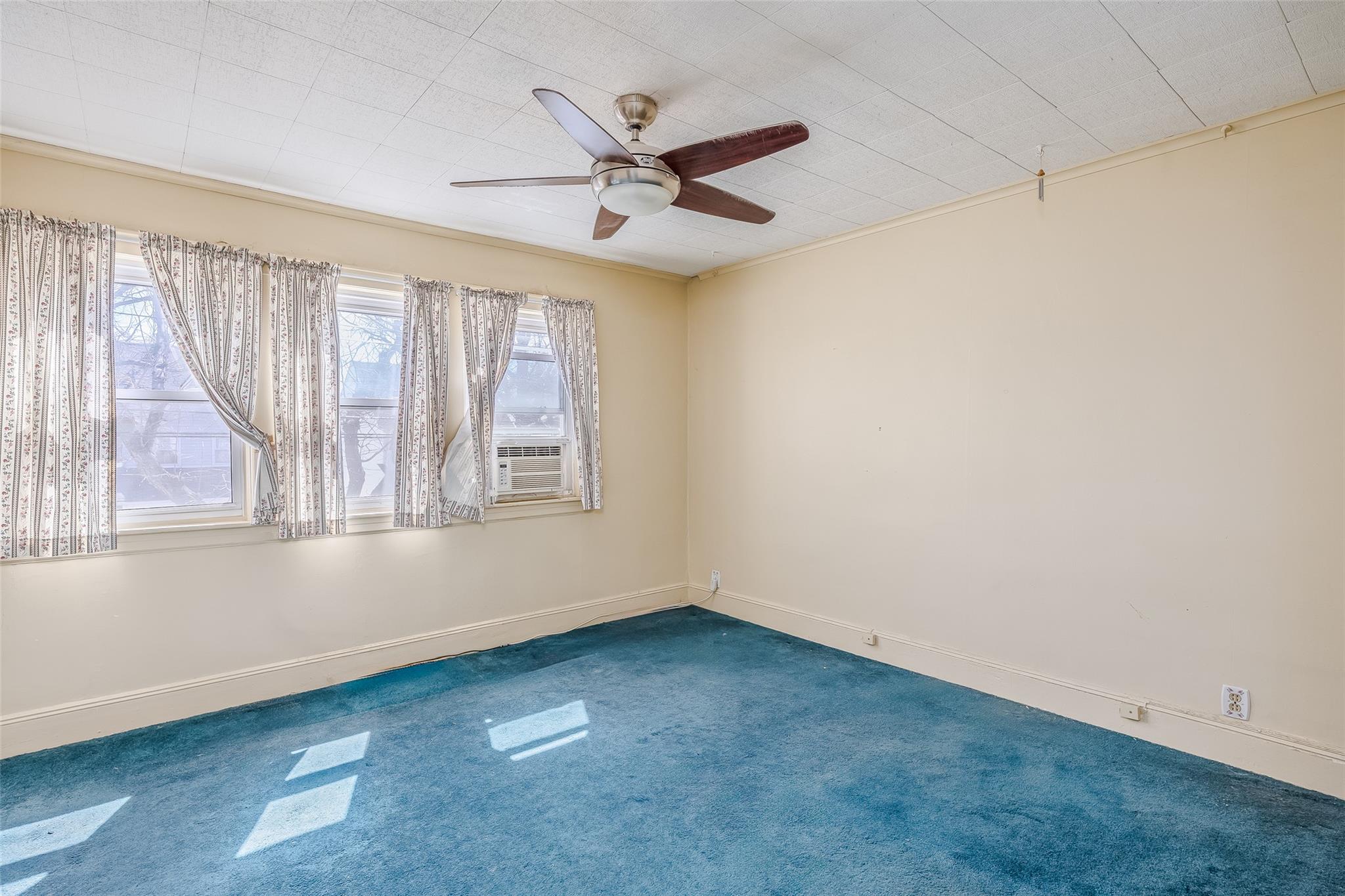 Queens Village, New York, 11428, United States, 4 Bedrooms Bedrooms, ,2 BathroomsBathrooms,Residential,For Sale,1752730