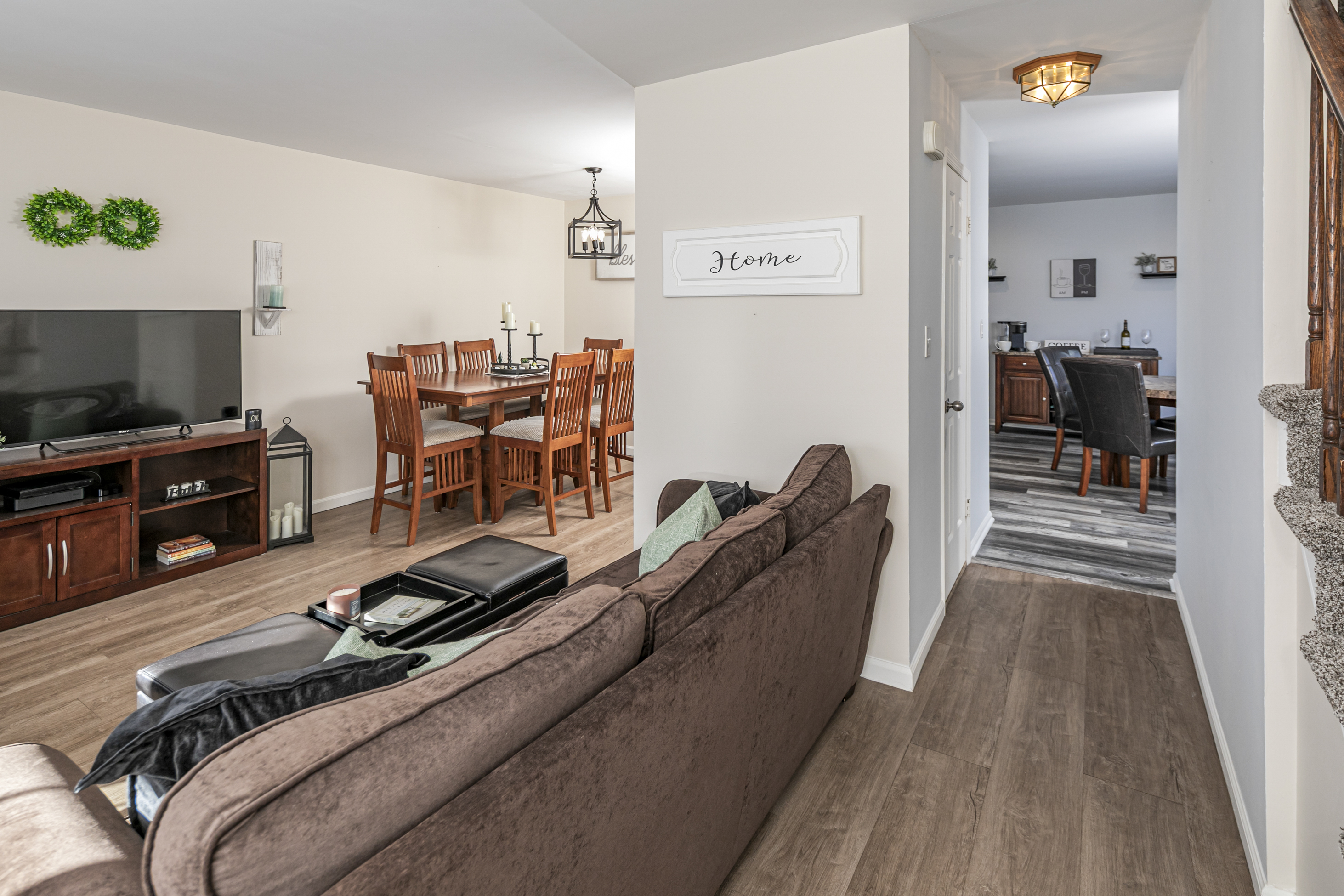  Williamsburg Square Townhouse with New Kitchen, Floors & Bath - 物件實景