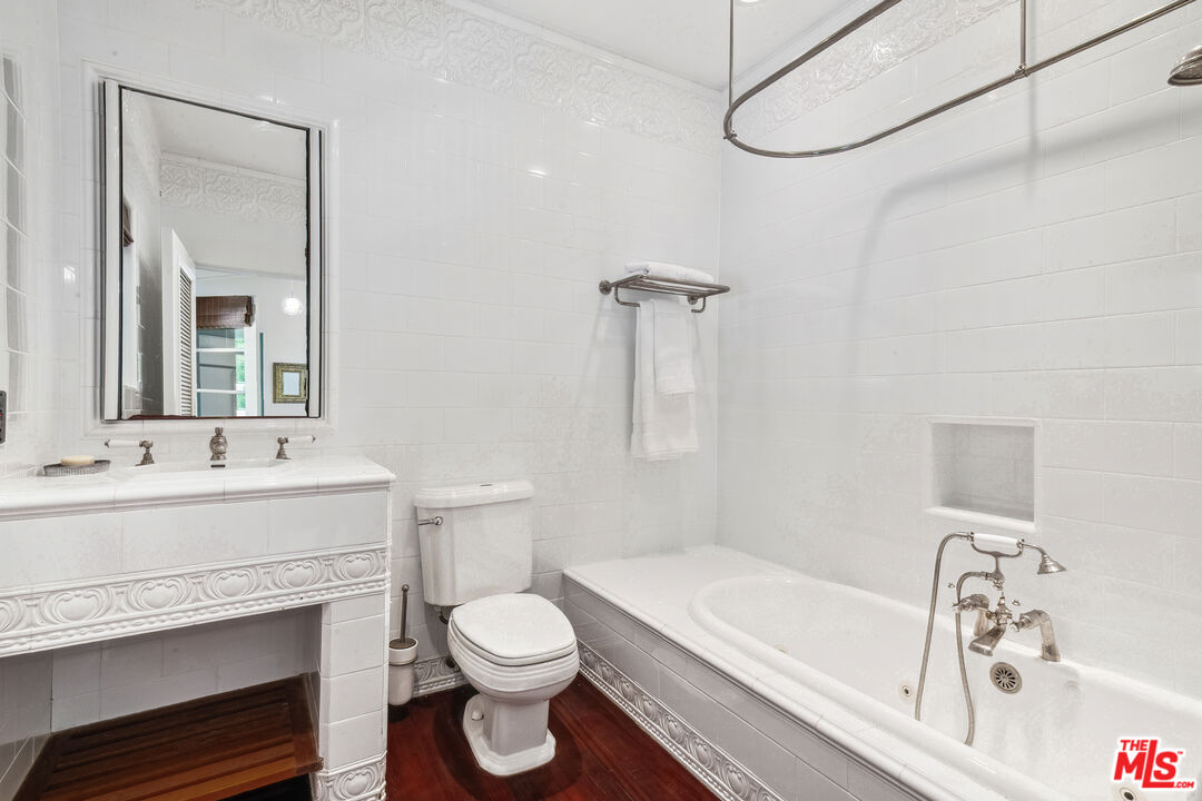 Malibu, California, 90265, United States, 8 Bedrooms Bedrooms, ,9 BathroomsBathrooms,Residential,For Sale,1989186