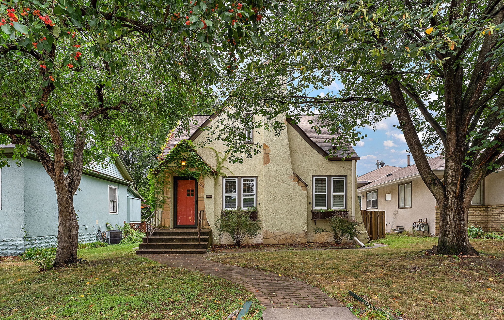  Classic Character and Exceptional Space in Linden Hills - 物件實景