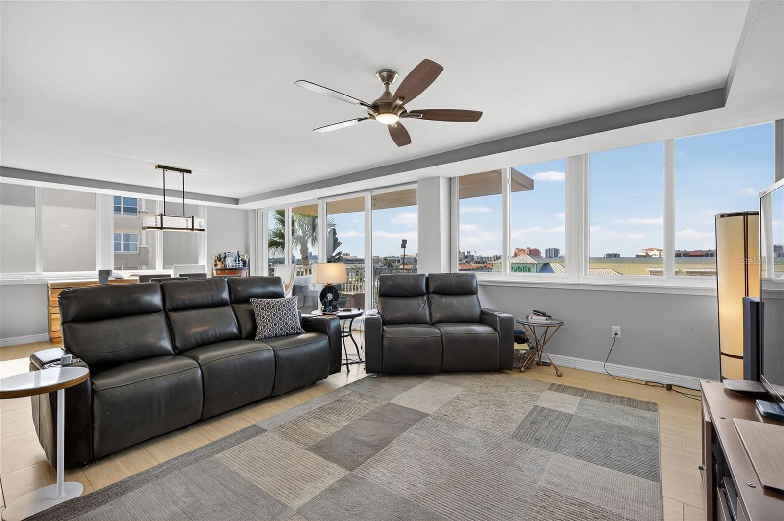 CLEARWATER BEACH, Florida, 33767, United States, 2 Bedrooms Bedrooms, ,2 BathroomsBathrooms,Residential,For Sale,1998949