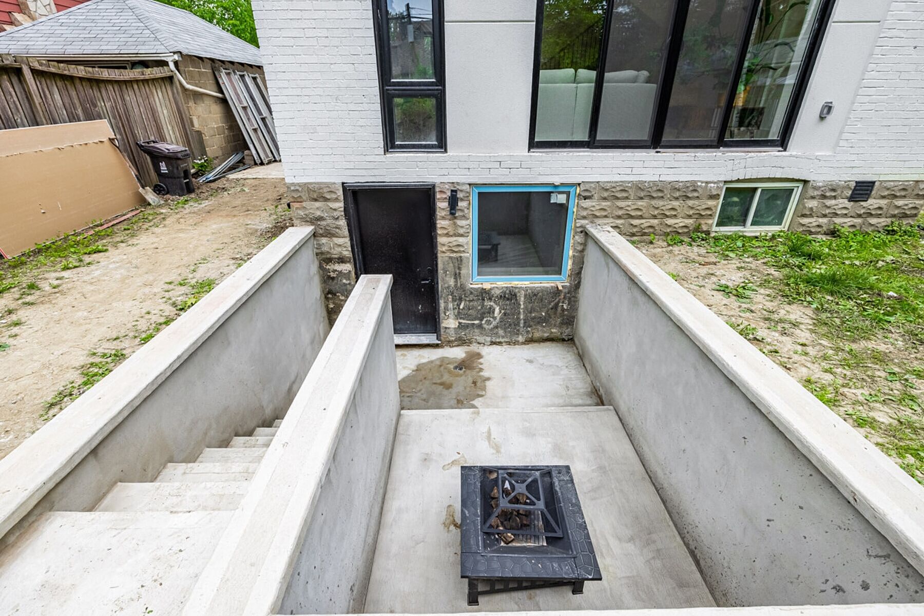 Custom Built Home - 物件實景