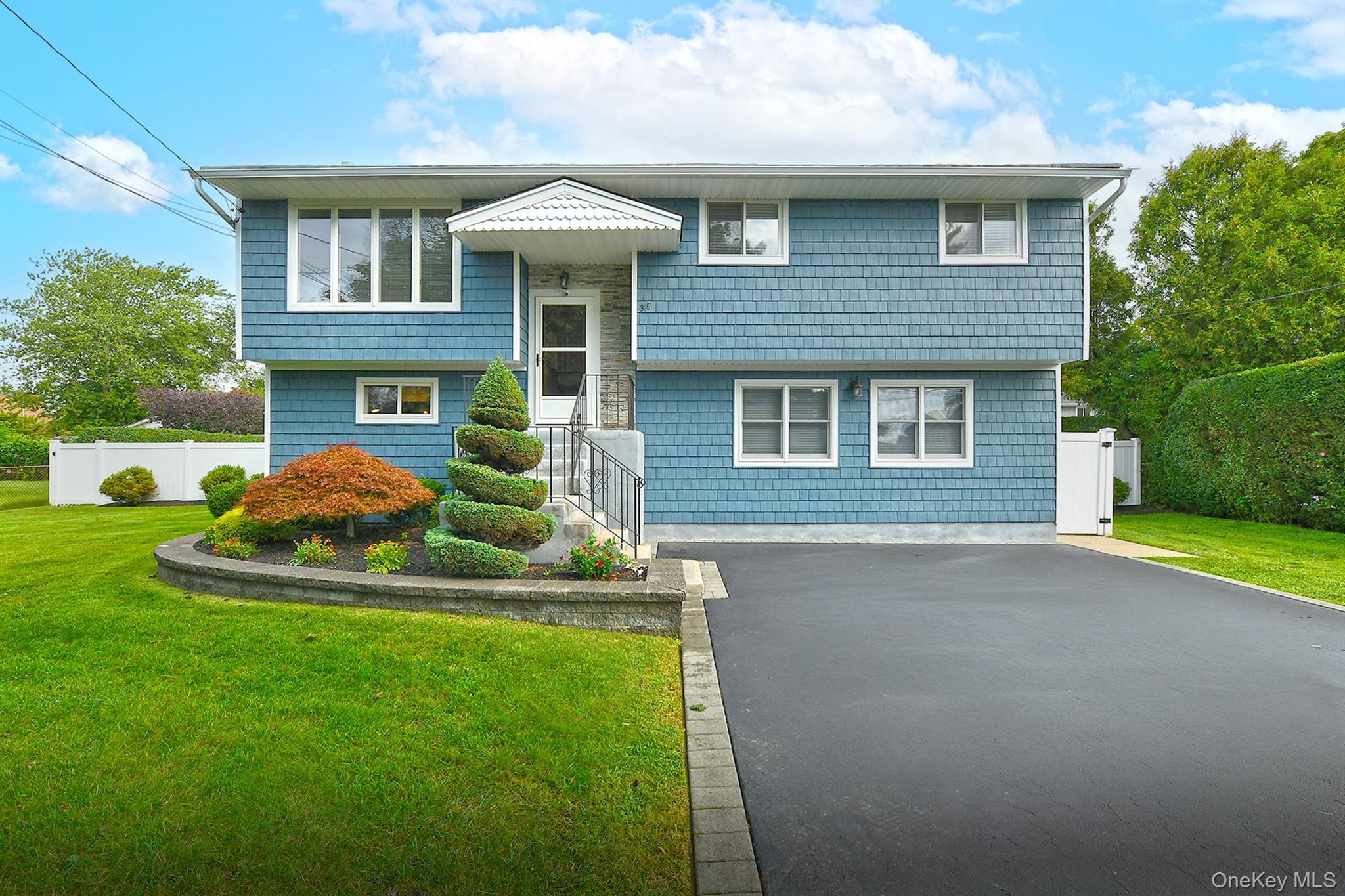 Jensen Rd, Bay Shore, NY 11706