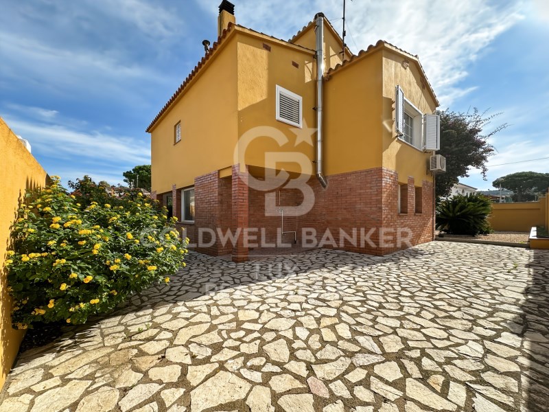 L'Escala, Catalonia, ES, 3 Bedrooms Bedrooms, ,1 BathroomBathrooms,Residential,For Sale,1987549