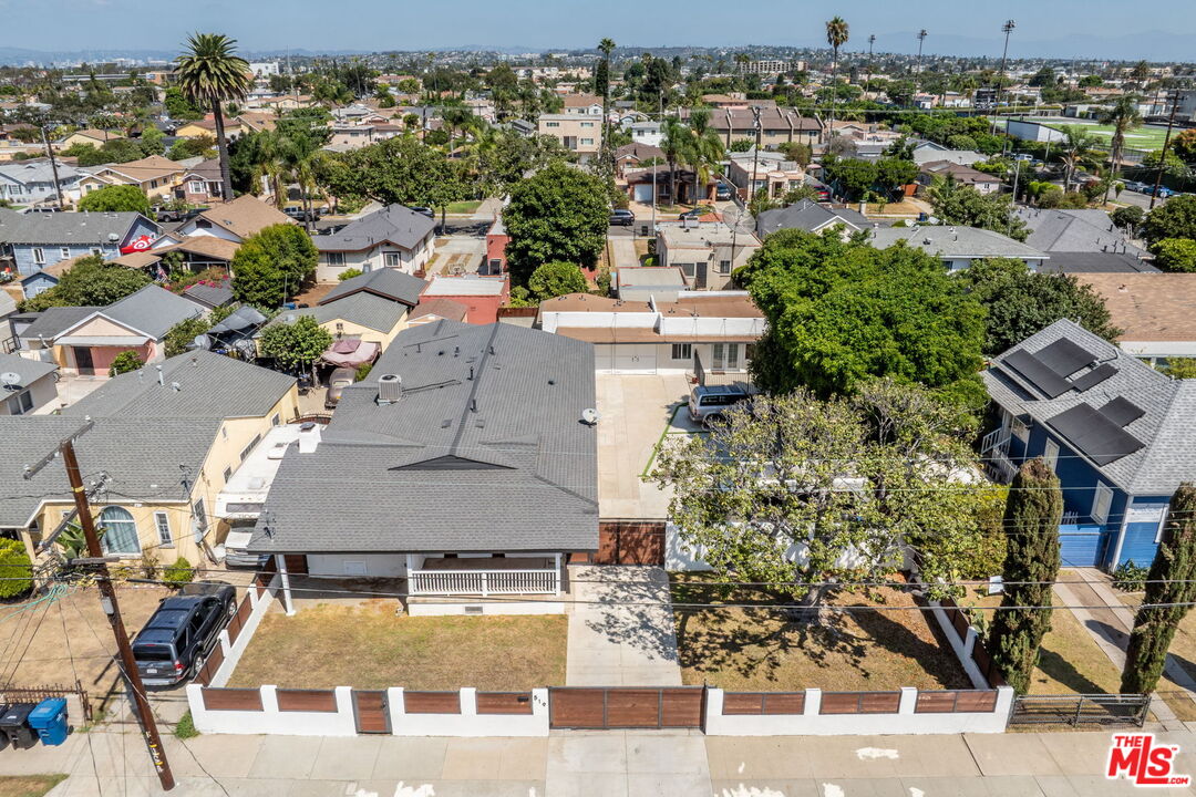 Inglewood, California, 90301, United States, 4 Bedrooms Bedrooms, ,Residential,For Sale,1993499