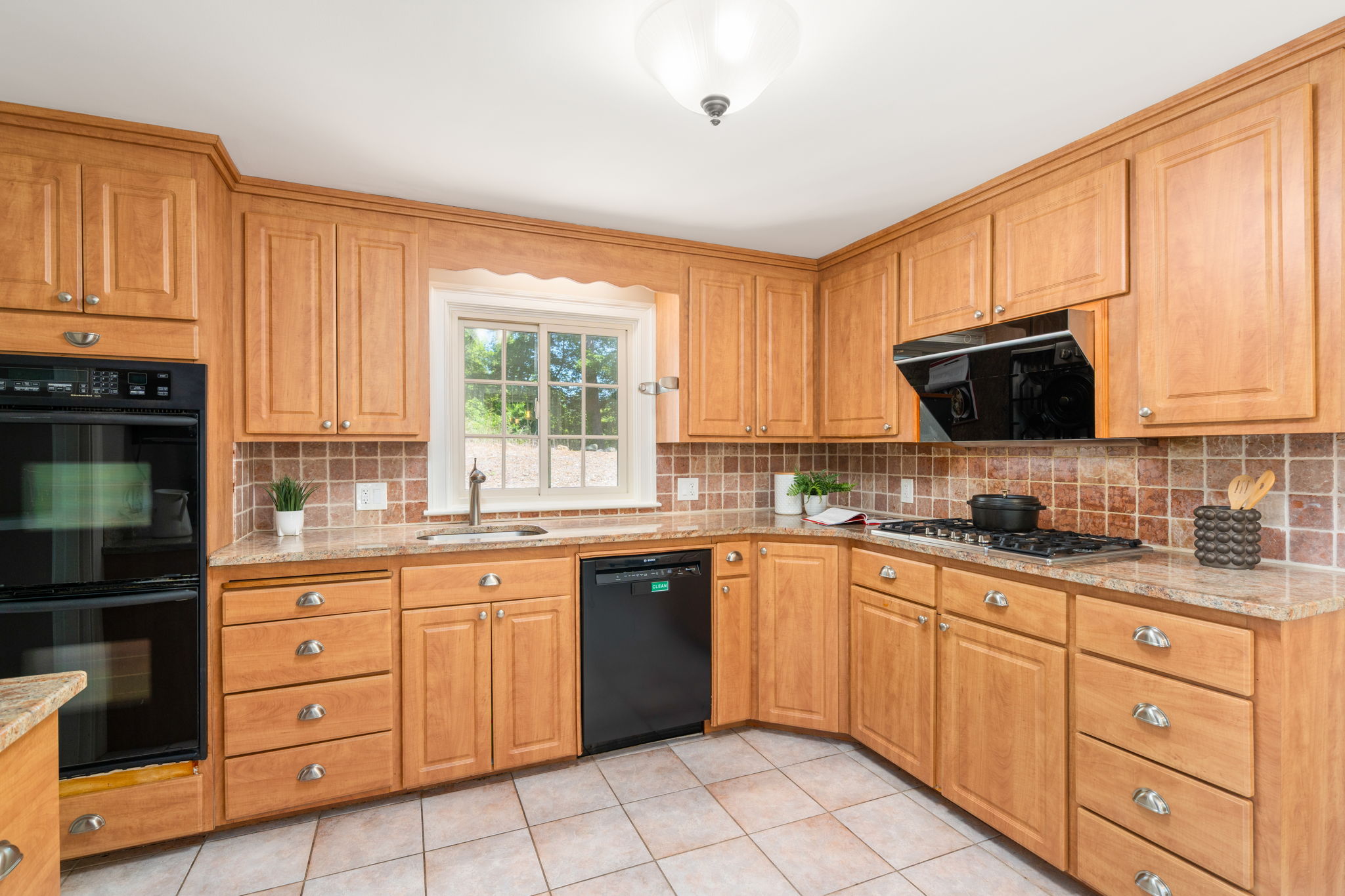  118 Newton Street, Weston, MA, 02493 - 物件實景