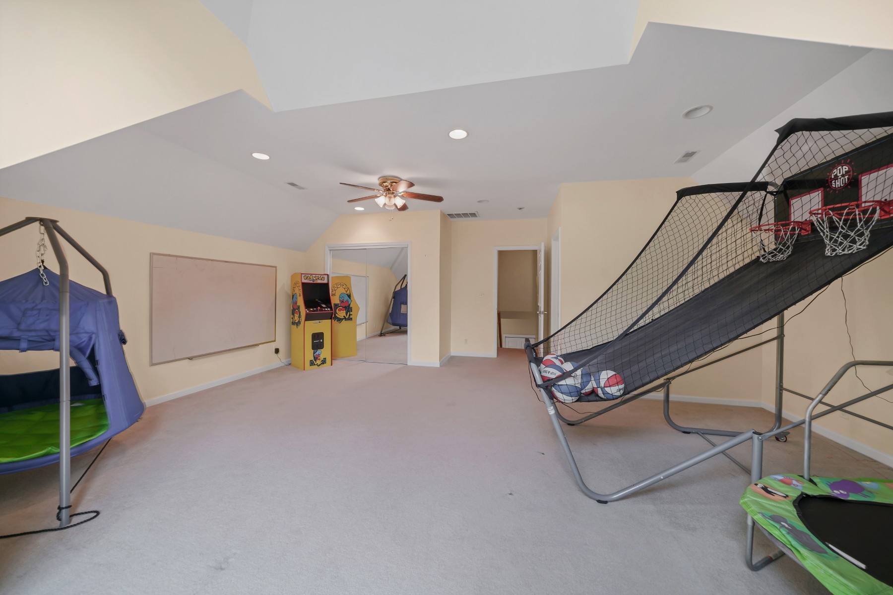  Custom Built Colonial Home with Mountain Views and Exceptional Outdoor Setting - 物件實景