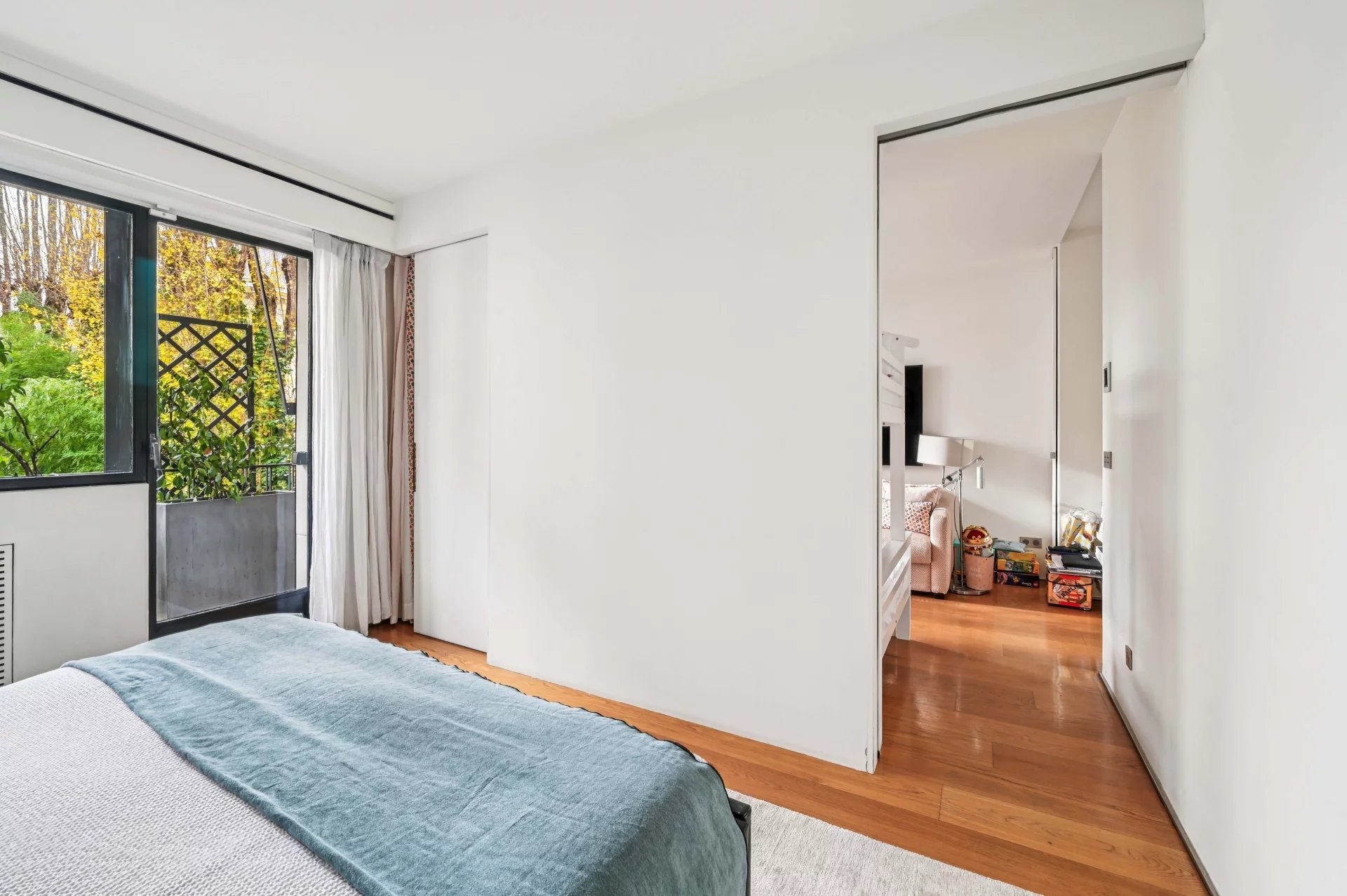 Paris 16th, Île-de-France, 75016, FR, 2 Bedrooms Bedrooms, ,1 BathroomBathrooms,Residential,For Sale,2002081