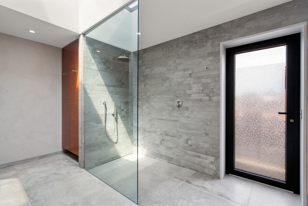 Boston, Massachusetts, 02115, United States, 2 Bedrooms Bedrooms, ,3 BathroomsBathrooms,Residential,For Sale,1818698