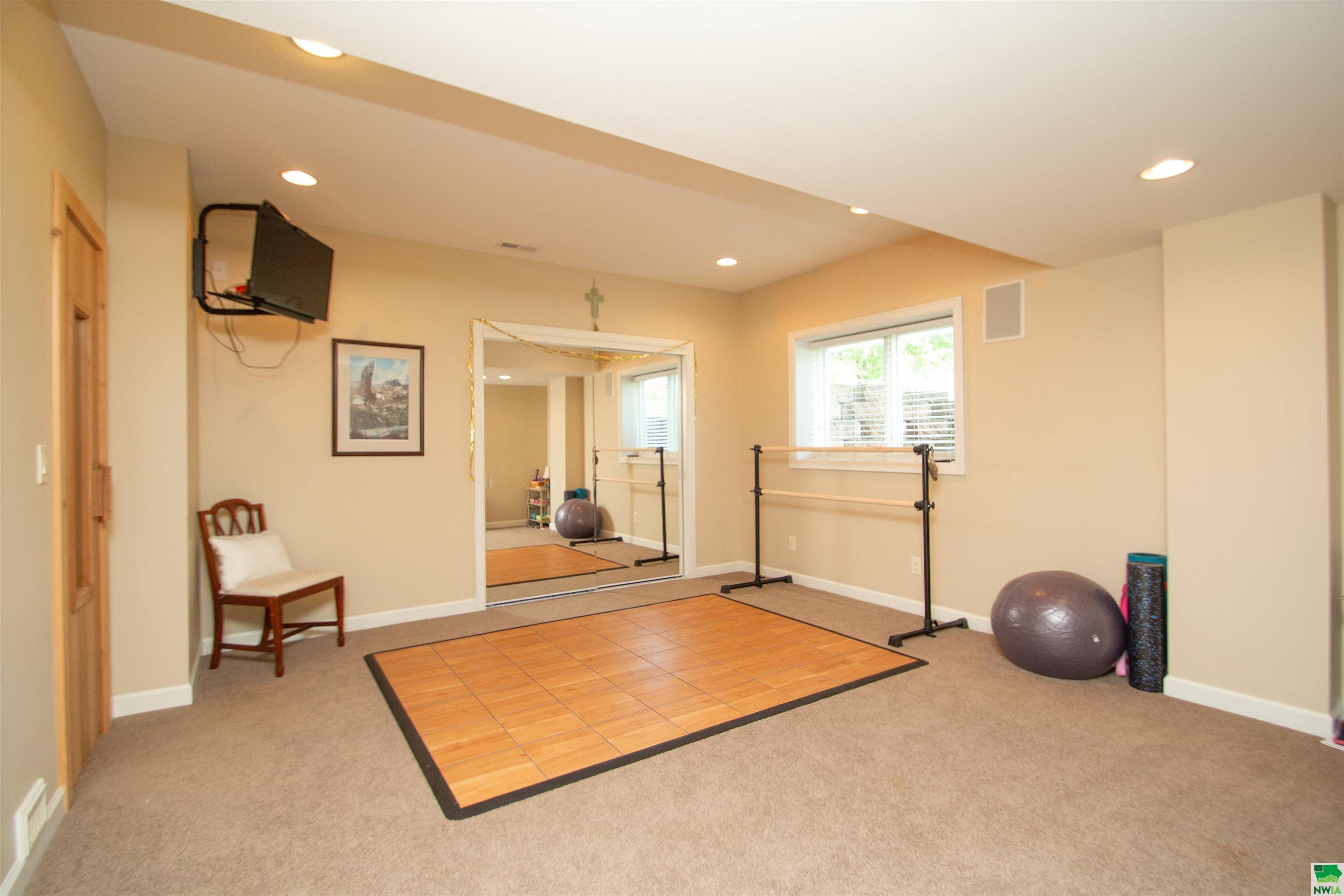 Jefferson, South Dakota, 57038, United States, 5 Bedrooms Bedrooms, ,5 BathroomsBathrooms,Residential,For Sale,1930166