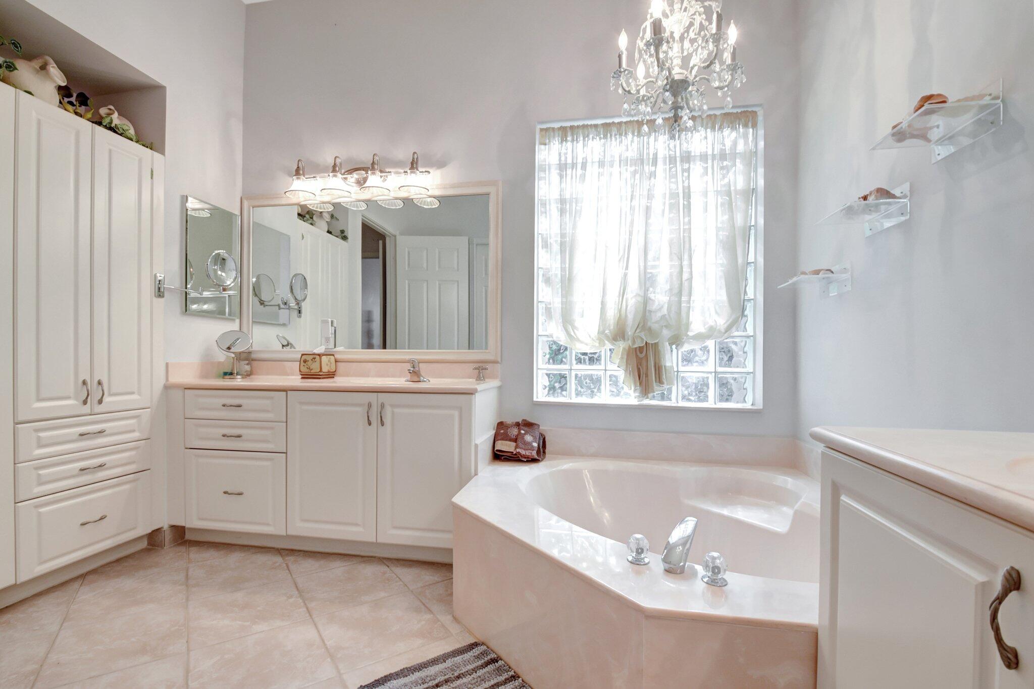 Lake Worth, Florida, 33467, United States, 4 Bedrooms Bedrooms, ,3 BathroomsBathrooms,Residential,For Sale,1829165