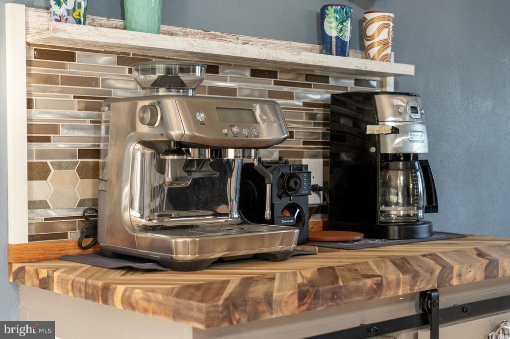 Gore, Virginia, 22637, United States, 4 Bedrooms Bedrooms, ,3 BathroomsBathrooms,Residential,For Sale,1949444