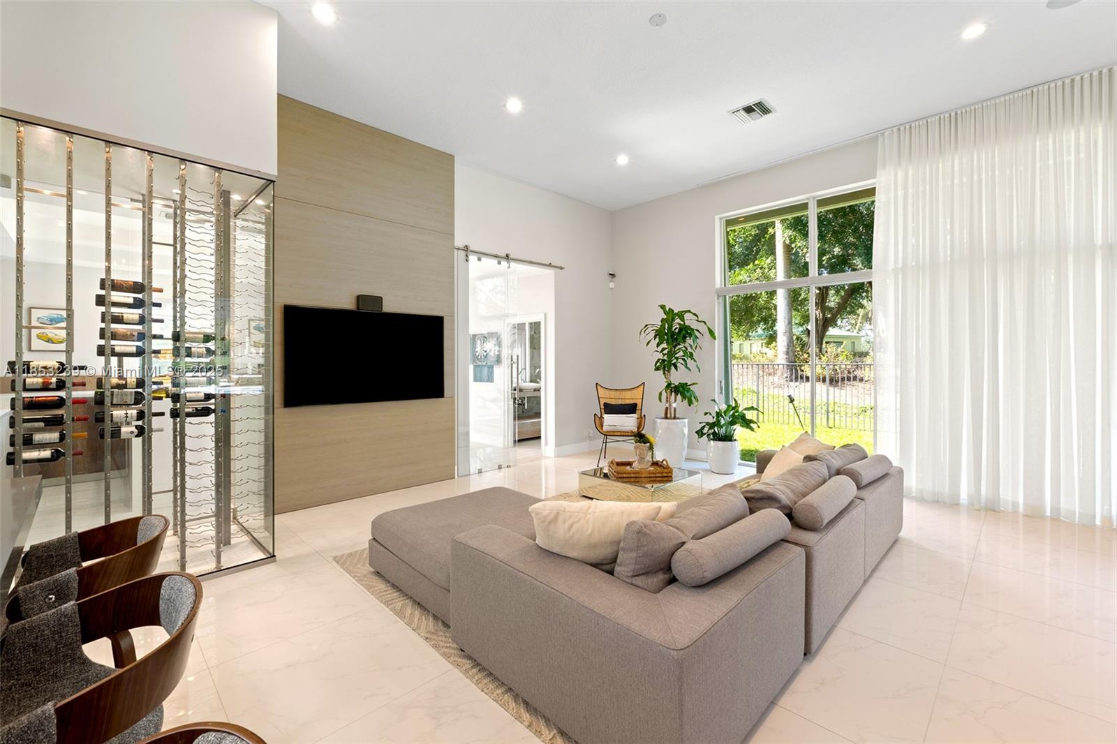 Weston, Florida, 33327, United States, 5 Bedrooms Bedrooms, ,6 BathroomsBathrooms,Residential,For Sale,1919791