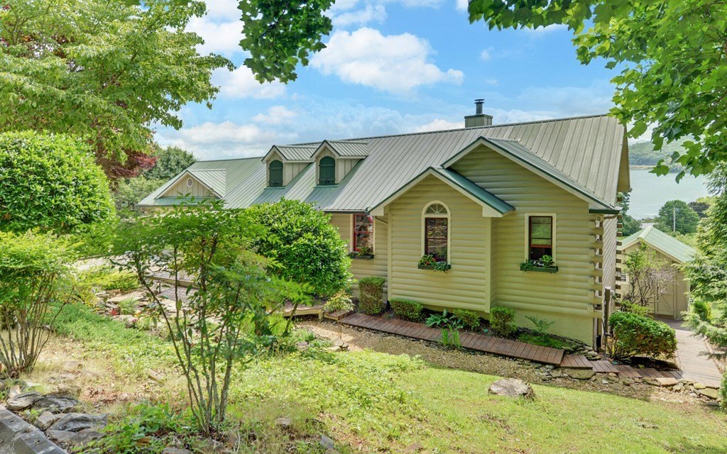 Young Harris, Georgia, 30582, United States, 3 Bedrooms Bedrooms, ,3 BathroomsBathrooms,Residential,For Sale,1974109