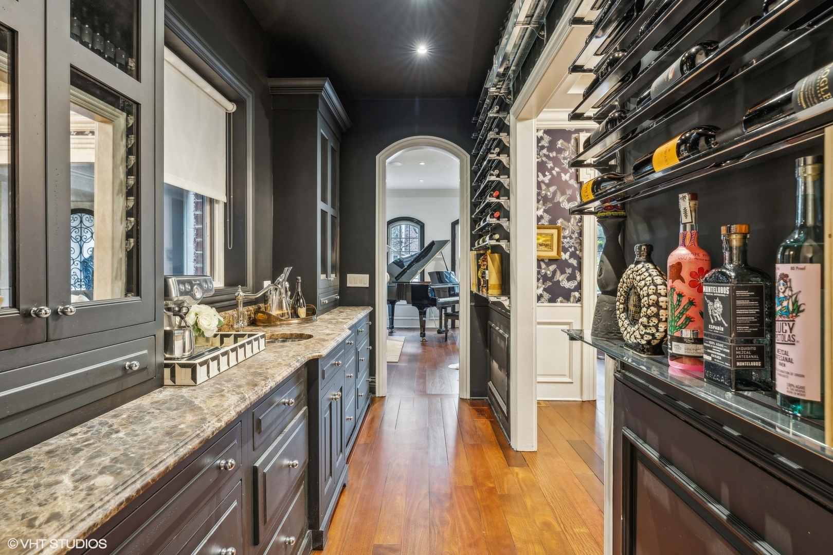 3830 N Wayne Avenue, Chicago, Illinois, 60613, United States, 6 Bedrooms Bedrooms, ,6 BathroomsBathrooms,Residential,For Sale,3830 N Wayne Avenue,1628817