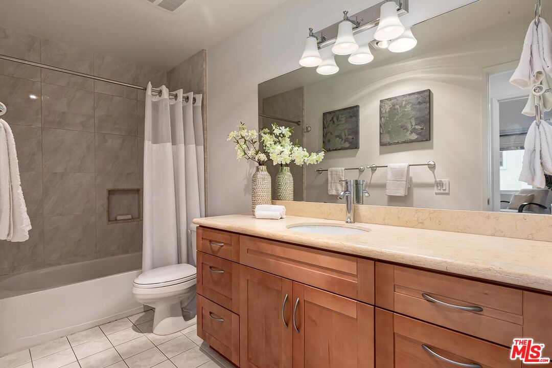 Pacific Palisades, California, 90272, United States, 3 Bedrooms Bedrooms, ,4 BathroomsBathrooms,Residential,For Sale,1993349