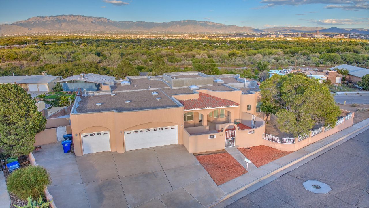 Albuquerque, New Mexico, 87105, United States, 3 Bedrooms Bedrooms, ,4 BathroomsBathrooms,Residential,For Sale,1947085