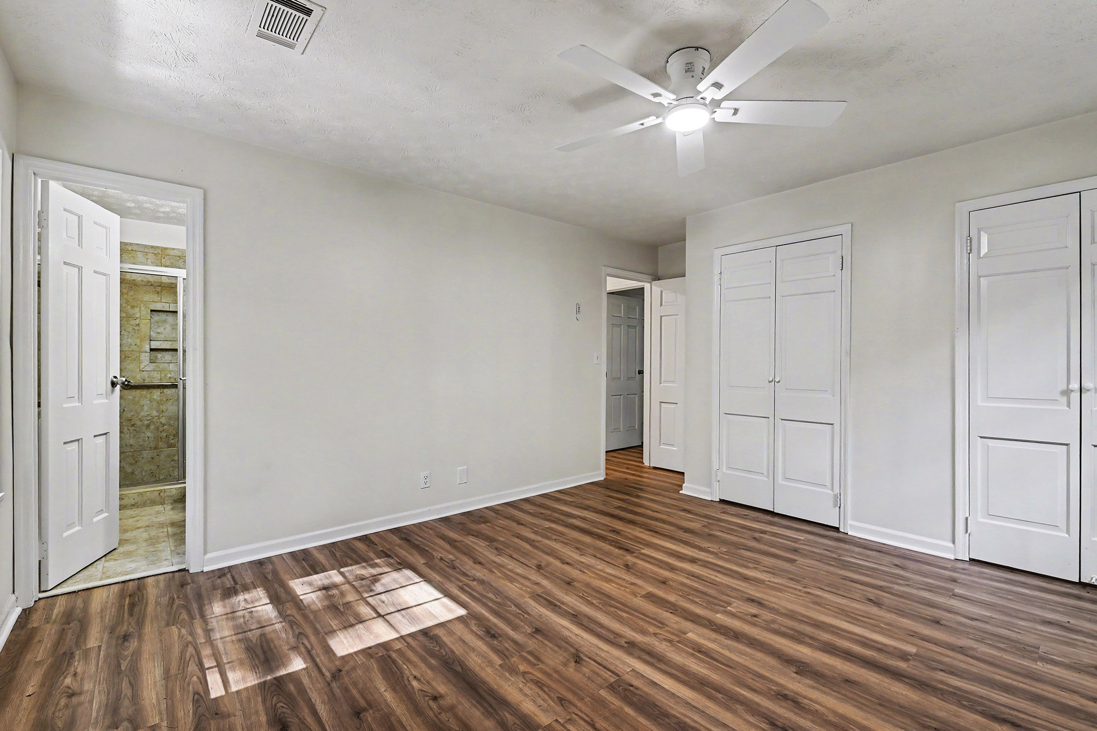  Charming Updated Traditional Home in a Desirable Community - 物件實景