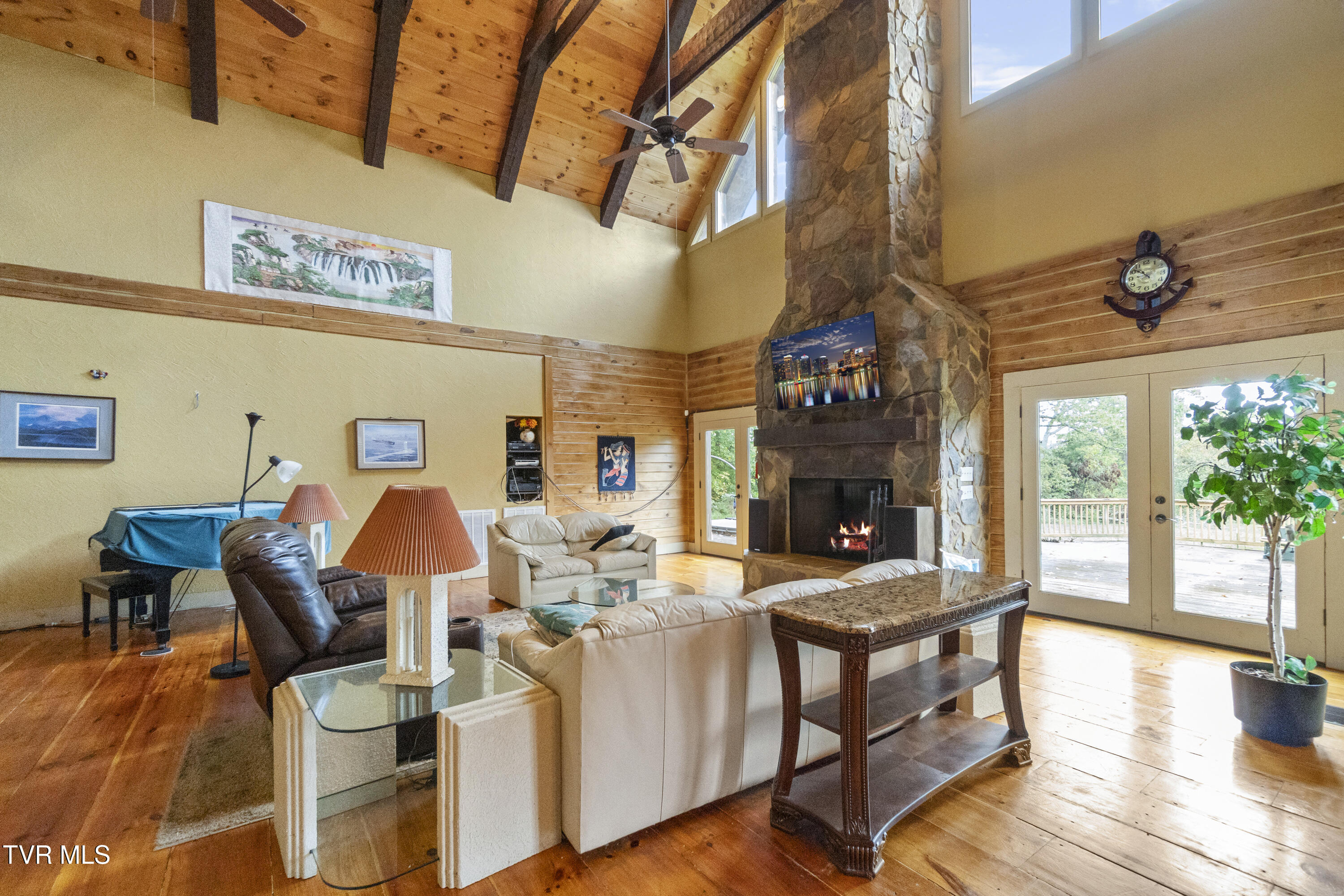 Greeneville, Tennessee, 37745, United States, 5 Bedrooms Bedrooms, ,4 BathroomsBathrooms,Residential,For Sale,1981962