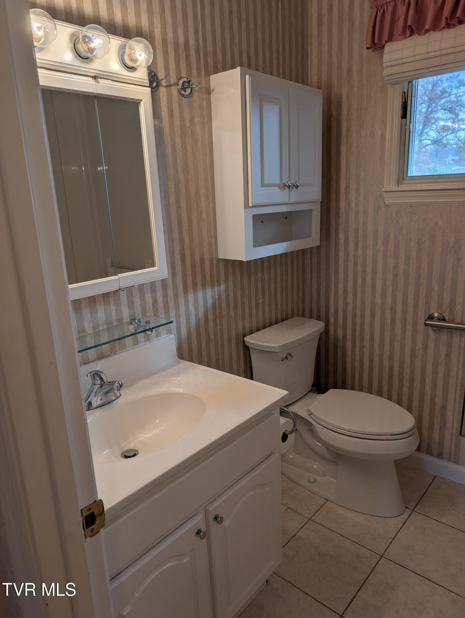 Johnson City, Tennessee, 37604, United States, 4 Bedrooms Bedrooms, ,3 BathroomsBathrooms,Residential,For Sale,1978550