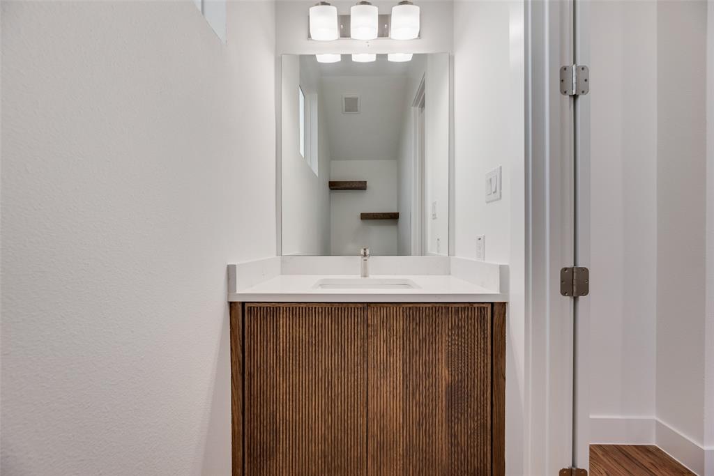 Dallas, Texas, 75211, United States, 4 Bedrooms Bedrooms, ,4 BathroomsBathrooms,Residential,For Sale,1893566