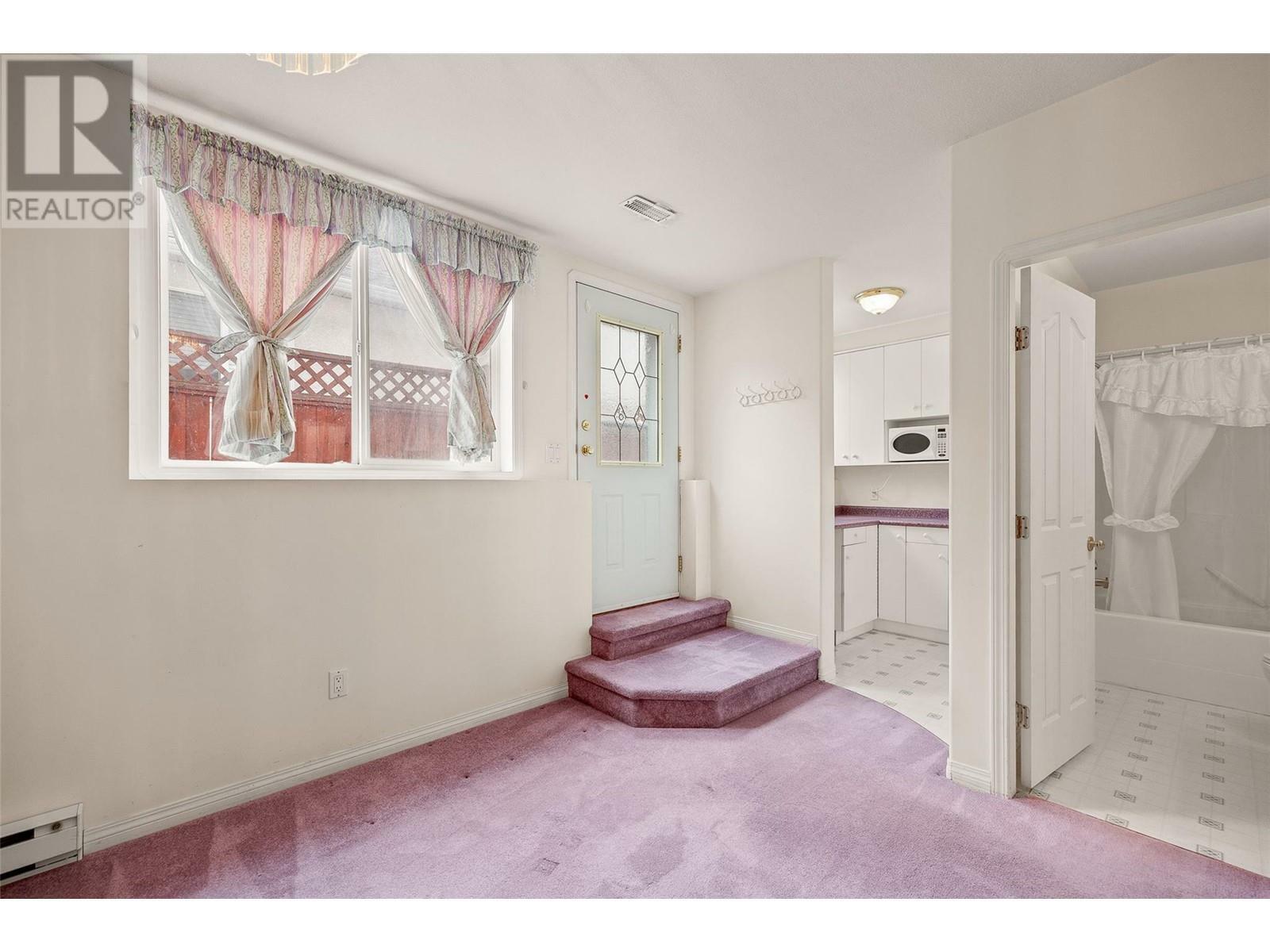 KELOWNA, British Columbia, V1V 1X3, CA, 4 Bedrooms Bedrooms, ,3 BathroomsBathrooms,Residential,For Sale,1876353