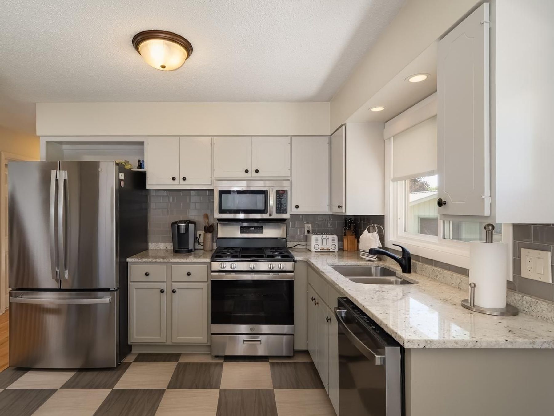  Beautifully Maintained Living with Maple Lake Views - 物件實景