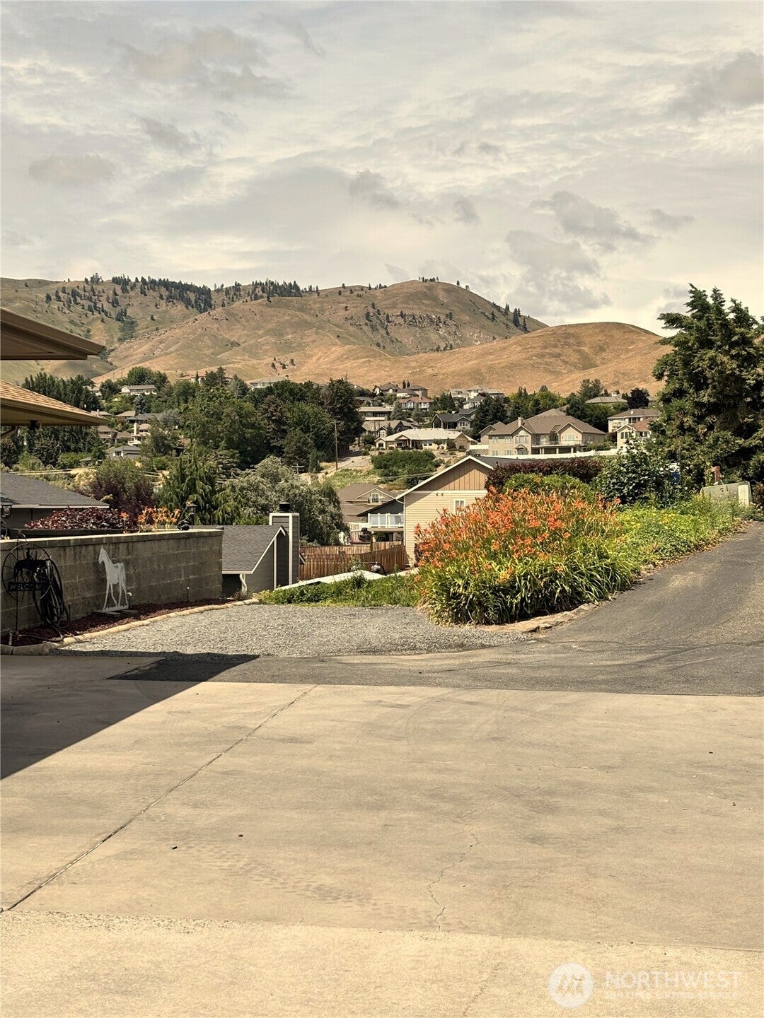 Wenatchee, Washington, 98801, United States, 5 Bedrooms Bedrooms, ,4 BathroomsBathrooms,Residential,For Sale,1723566