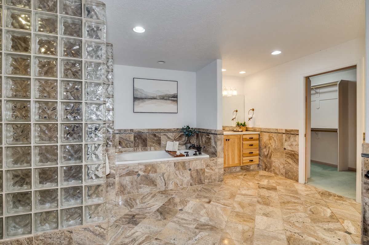 Cheyenne, Wyoming, 82009, United States, 5 Bedrooms Bedrooms, ,3 BathroomsBathrooms,Residential,For Sale,1981305