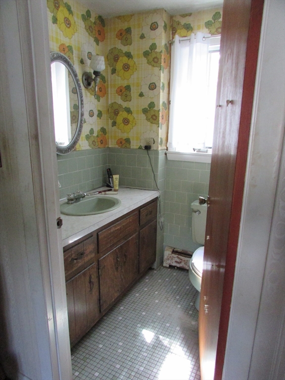 Attleboro, Massachusetts, 02703, United States, 4 Bedrooms Bedrooms, ,4 BathroomsBathrooms,Residential,For Sale,1974370