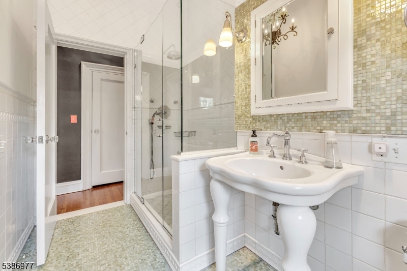 Montclair Twp., New Jersey, 07042, United States, 6 Bedrooms Bedrooms, ,6 BathroomsBathrooms,Residential,For Sale,1993497