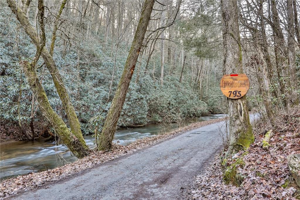 Ellijay, Georgia, 30540, United States, 3 Bedrooms Bedrooms, ,3 BathroomsBathrooms,Residential,For Sale,1923913