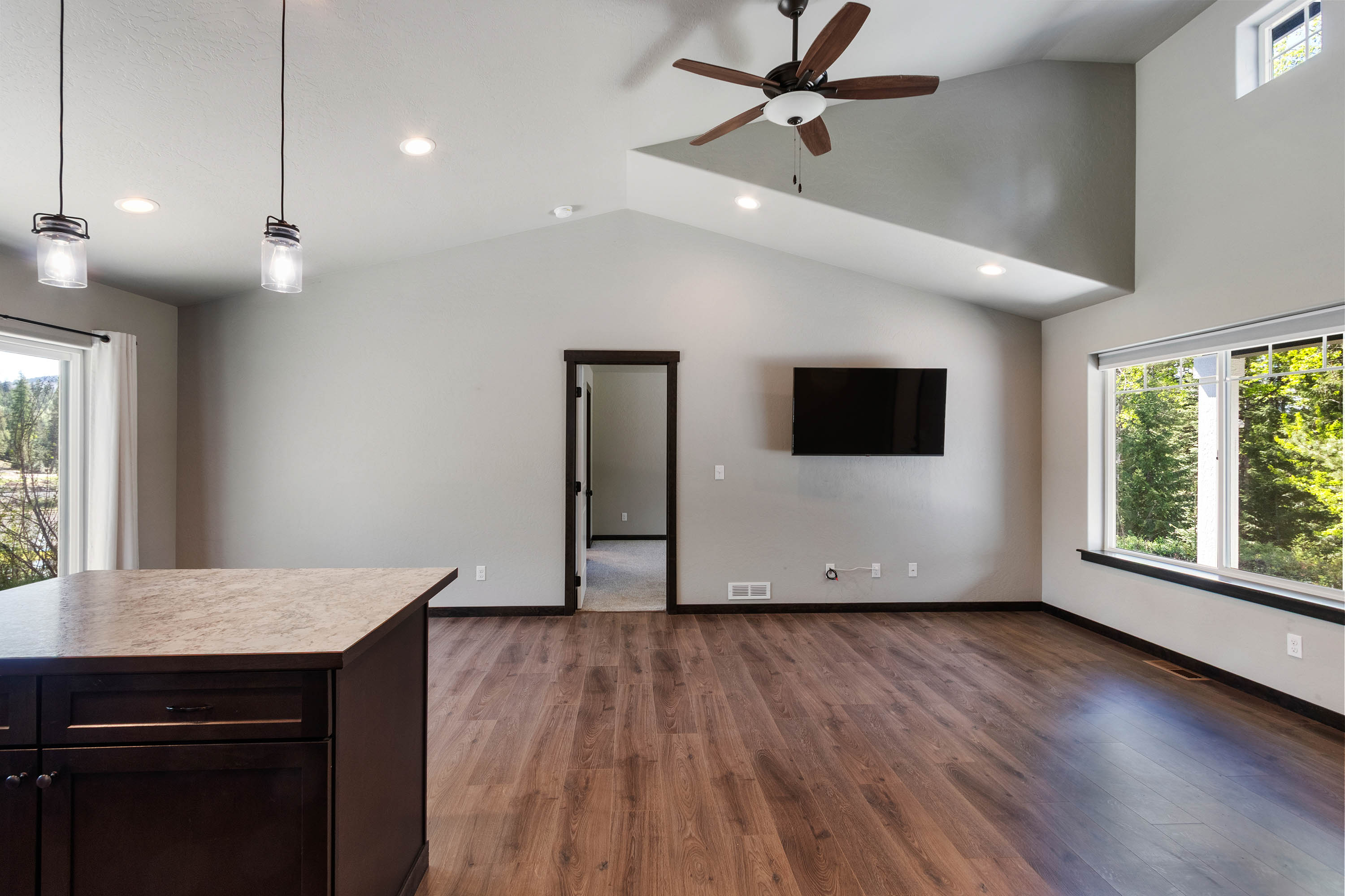 Sagle, Idaho, 83860, United States, 3 Bedrooms Bedrooms, ,2 BathroomsBathrooms,Residential,For Sale,1996409