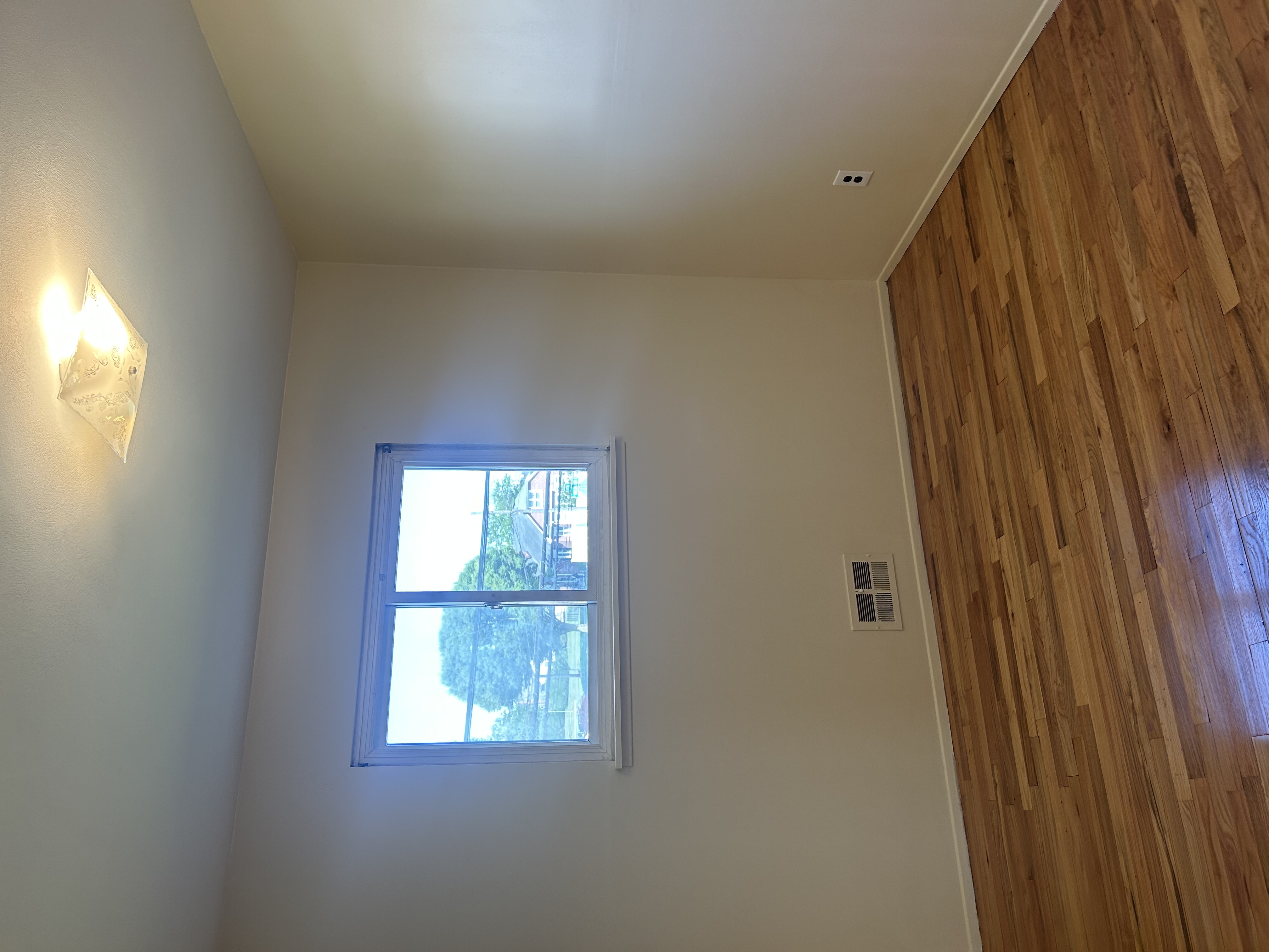 Lindenhurst, New York, 11757, United States, 4 Bedrooms Bedrooms, ,2 BathroomsBathrooms,Residential,For Sale,1840330