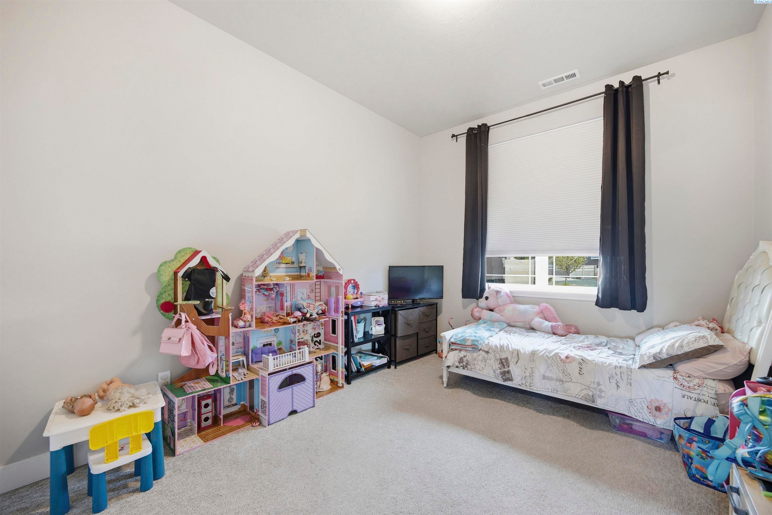 Pasco, Washington, 99301, United States, 4 Bedrooms Bedrooms, ,2 BathroomsBathrooms,Residential,For Sale,2036931