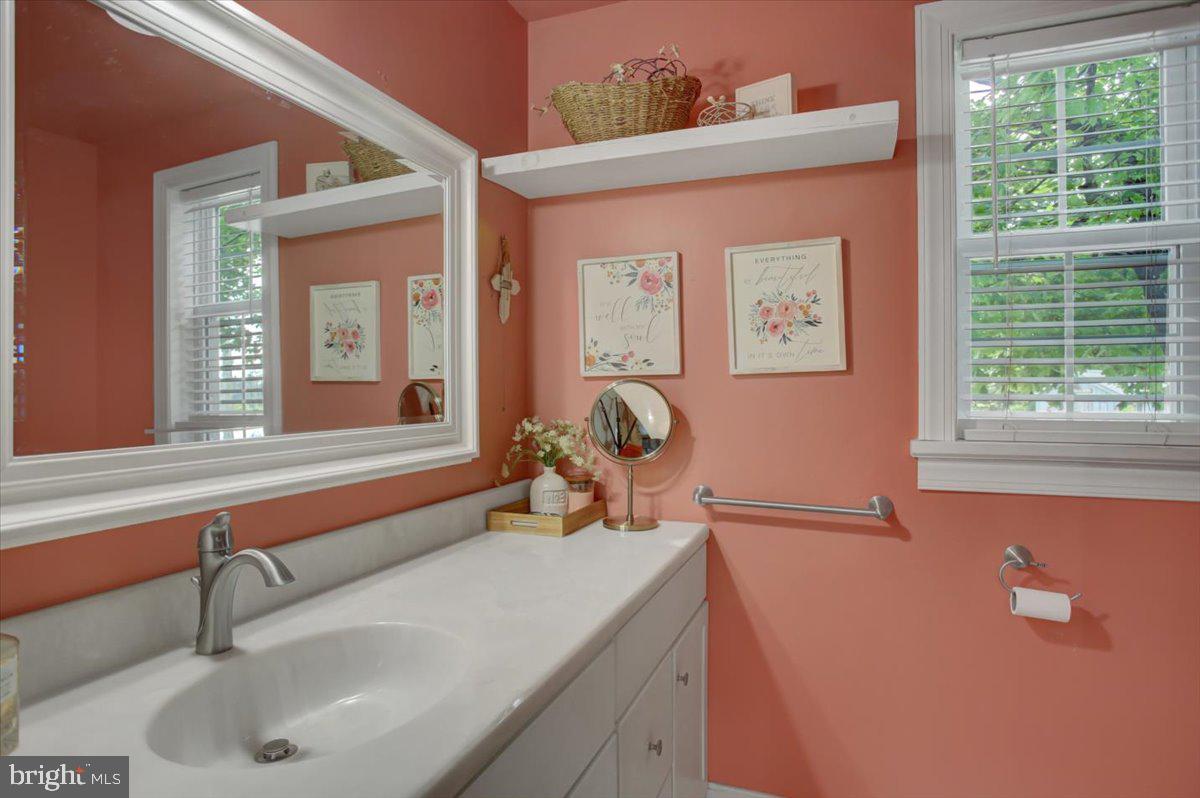 Orrstown, Pennsylvania, 17244, United States, 4 Bedrooms Bedrooms, ,2 BathroomsBathrooms,Residential,For Sale,1906124