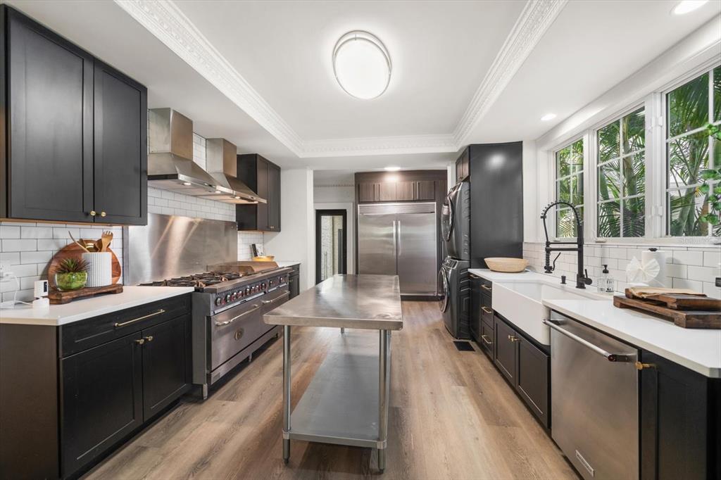 St Petersburg, Florida, 33707, United States, 5 Bedrooms Bedrooms, ,9 BathroomsBathrooms,Residential,For Sale,2000985