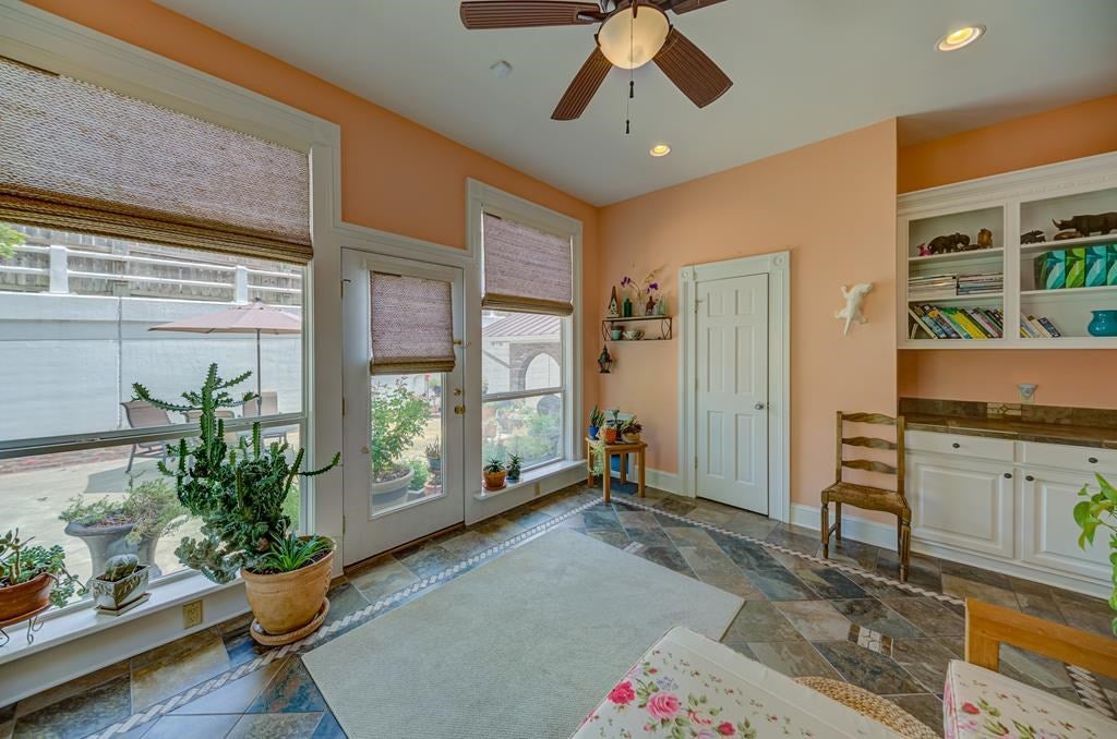 Vicksburg, Mississippi, 39180, United States, 4 Bedrooms Bedrooms, ,4 BathroomsBathrooms,Residential,For Sale,1778903