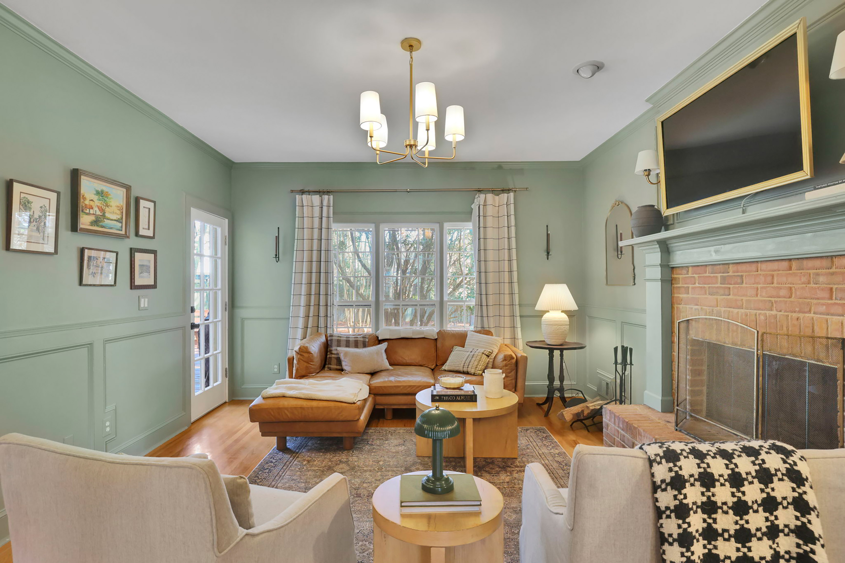  Beautifully Maintained Home Nestled Within a Quiet and Established Community - 物件實景