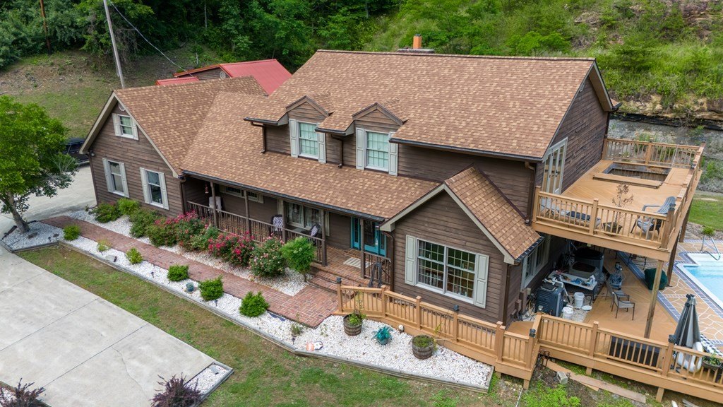Prestonsburg, Kentucky, 41653, United States, 4 Bedrooms Bedrooms, ,5 BathroomsBathrooms,Residential,For Sale,2048061