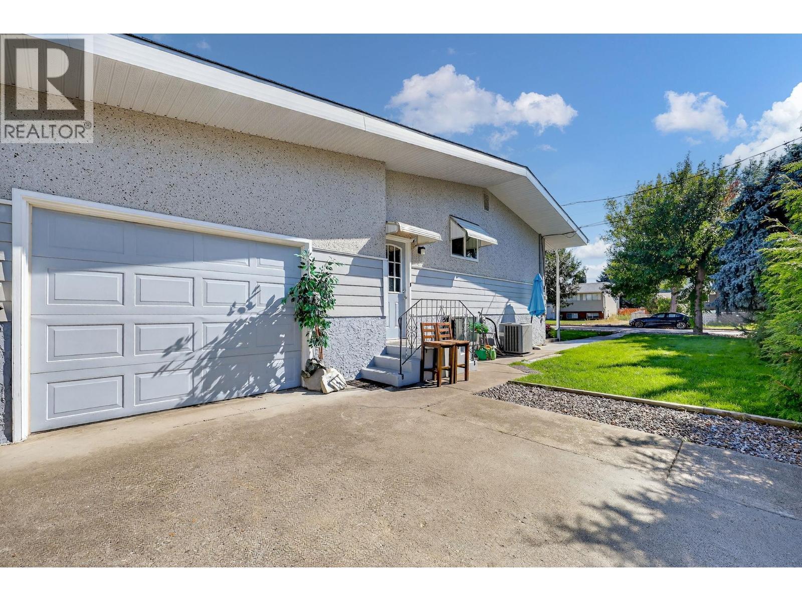 KELOWNA, British Columbia, V1X 1C4, CA, 5 Bedrooms Bedrooms, ,3 BathroomsBathrooms,Residential,For Sale,1948235