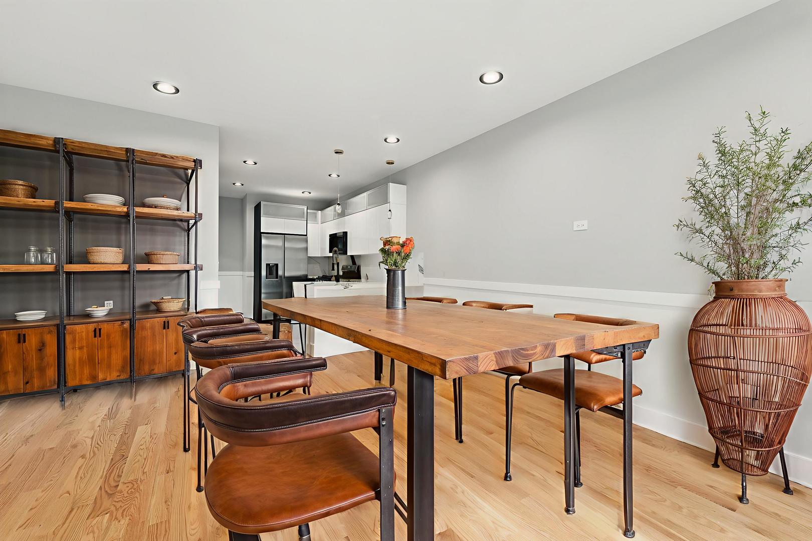 Chicago, Illinois, 60637, United States, 9 Bedrooms Bedrooms, ,Residential,For Sale,1860039