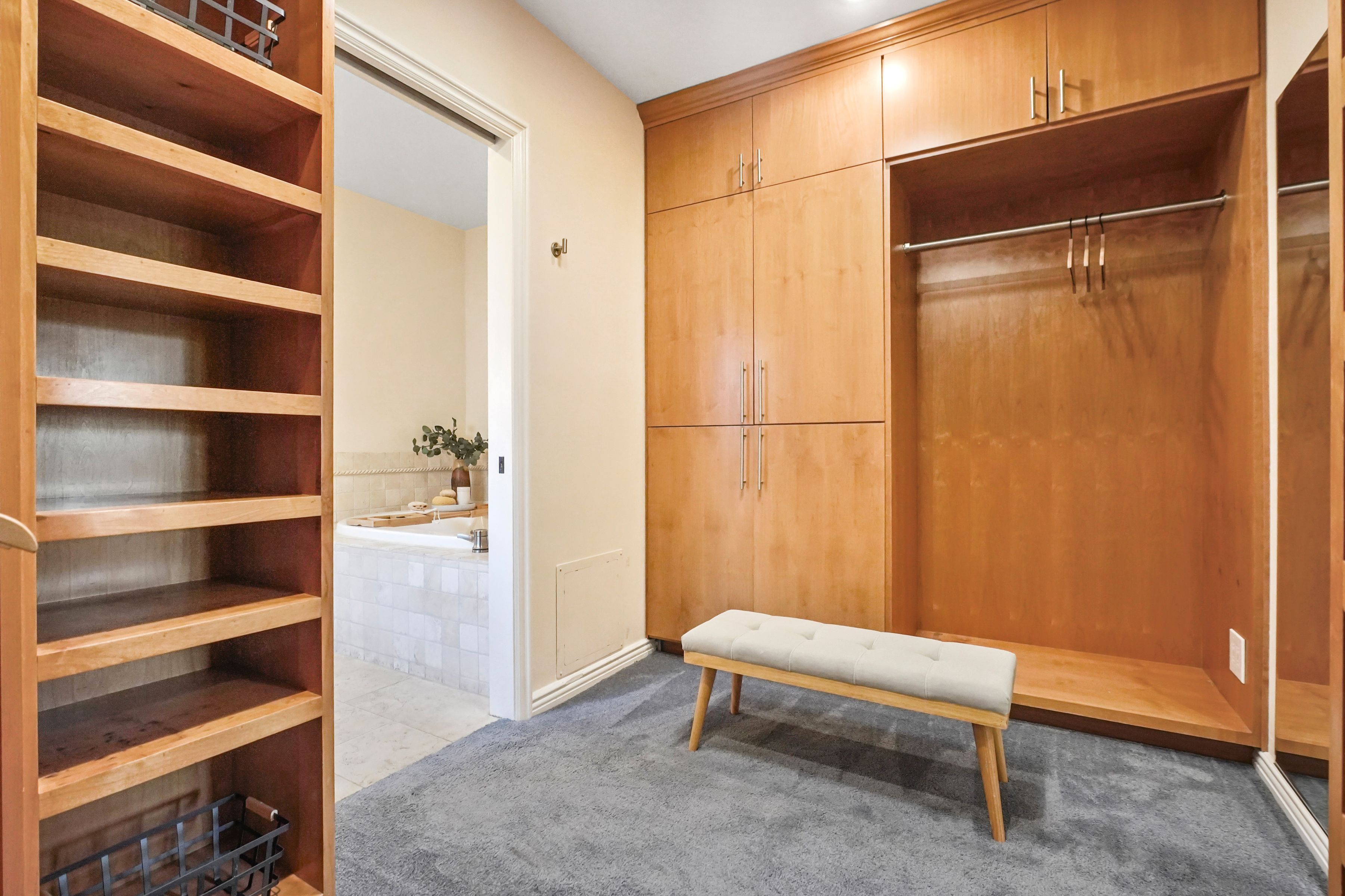  11593 Kling Street - 物件實景