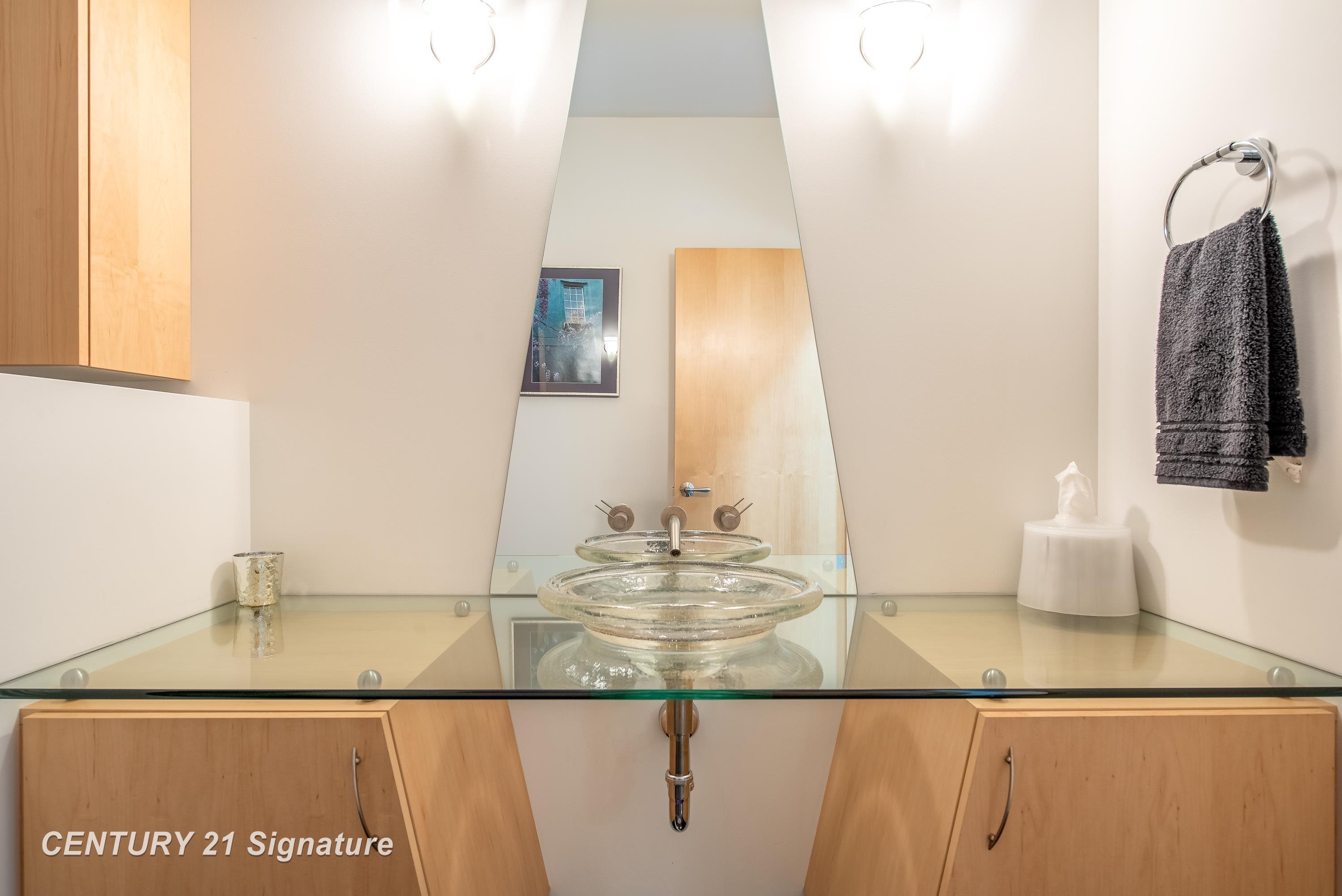 Midland, Michigan, 48642, United States, 4 Bedrooms Bedrooms, ,5 BathroomsBathrooms,Residential,For Sale,1979338