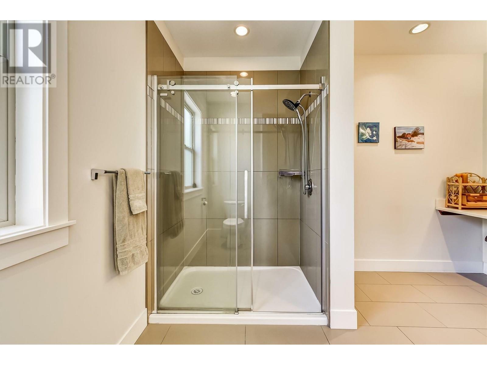 KELOWNA, British Columbia, V1V 2R1, CA, 4 Bedrooms Bedrooms, ,3 BathroomsBathrooms,Residential,For Sale,1839022
