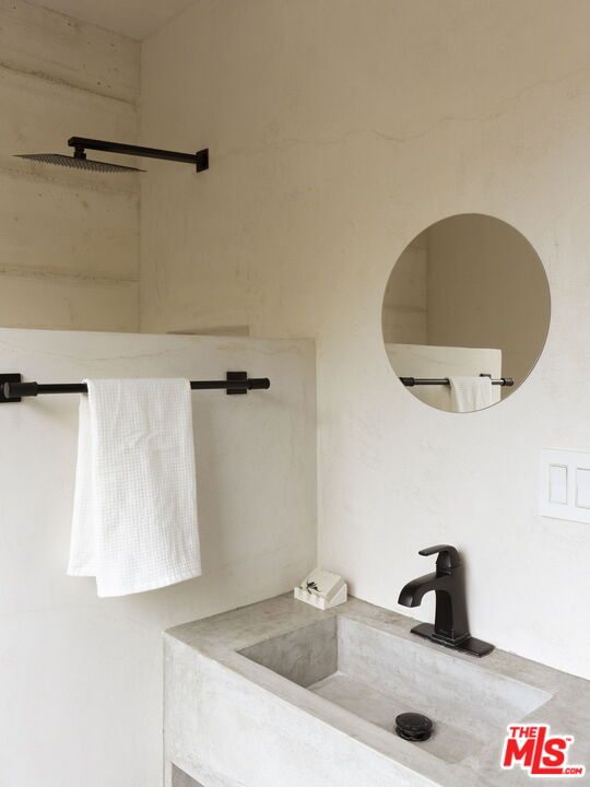 Los Angeles, California, 90068, United States, 3 Bedrooms Bedrooms, ,4 BathroomsBathrooms,Residential,For Sale,1839885