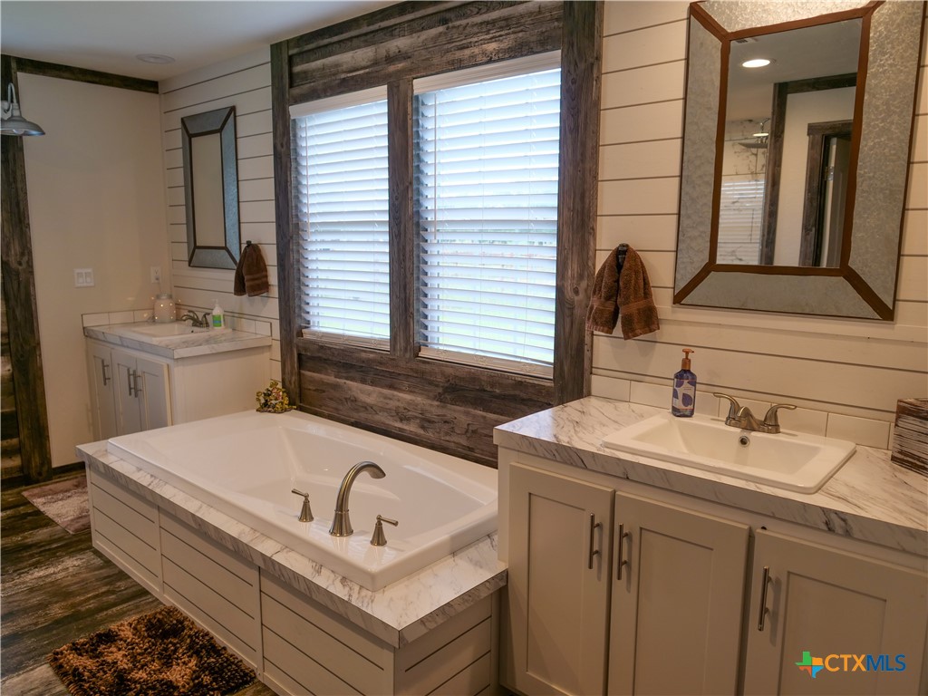 6072 County Road 122, Hallettsville, Texas, 77964, United States, 4 Bedrooms Bedrooms, ,2 BathroomsBathrooms,Residential,For Sale,6072 County Road 122,1589368