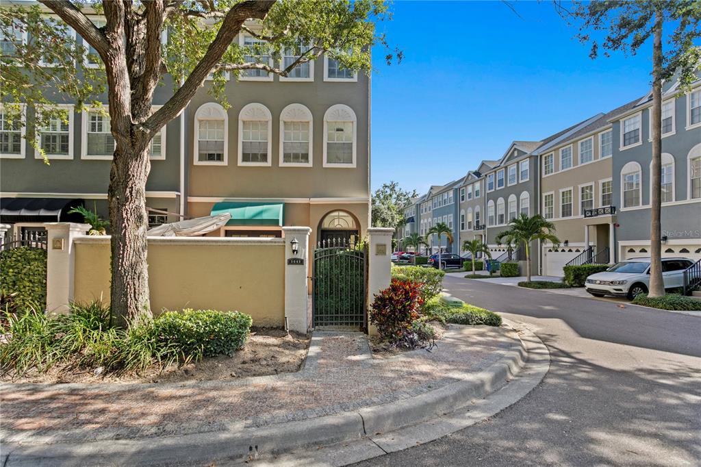 Tampa, Florida, 33602, United States, 3 Bedrooms Bedrooms, ,3 BathroomsBathrooms,Residential,For Sale,1902544